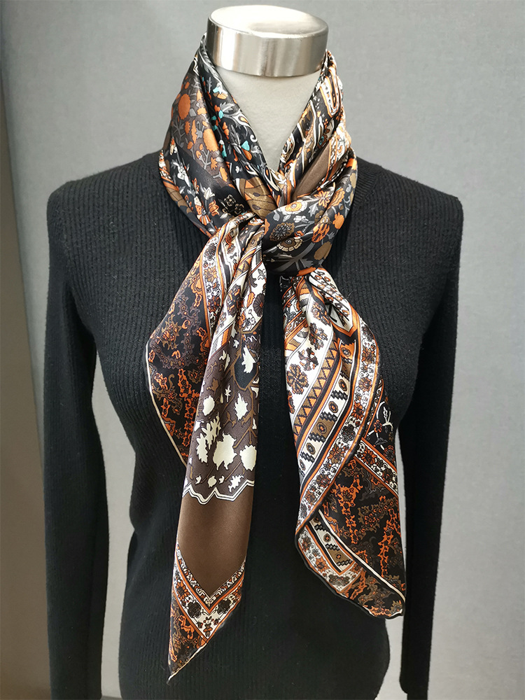 Foulard en soie 110 cm de marq - Travel Accessories Brand avis et prix
