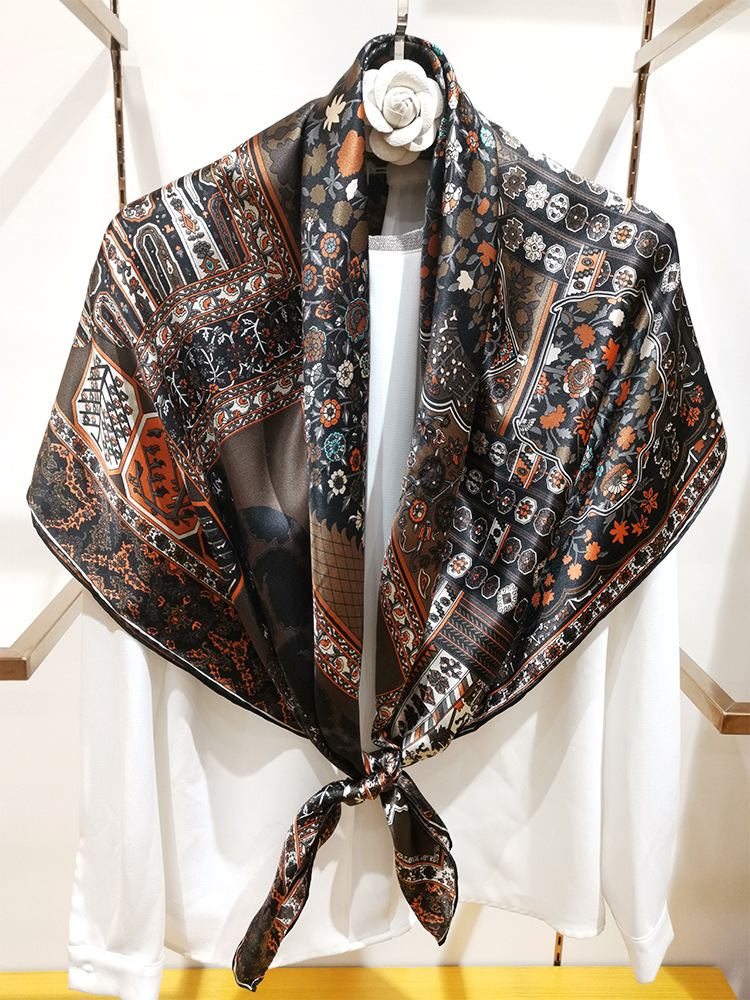 Foulard en soie 110 cm de marq - Travel Accessories Brand avis et prix